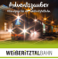 Adventsfahrten Weißeritztalbahn - Symbolbild: Winterliche Dampflokfahrt der Weißeritztalbahn mit Schriftzug „Adventszauber“.