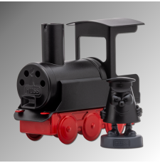 Schwarz-rote Räucherlok Knuffige HUSS mit drei roten Treibrädern und separater schwarzer Lokführerfigur mit Schirmmütze.