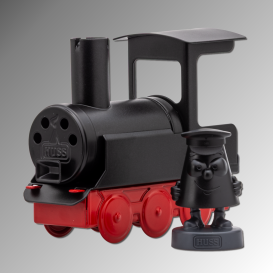 Schwarz-rote Räucherlok Knuffige HUSS mit drei roten Treibrädern und separater schwarzer Lokführerfigur mit Schirmmütze.